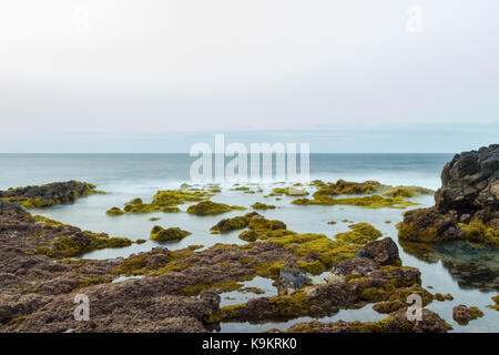 Lange Belichtung in Jover, Küste von La Laguna, Teneriffa, Kanarische Inseln, Spanien. Stockfoto