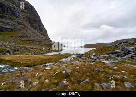 Loch Bottighofen Mhic Fhearchair und Segel Mhor, in der Nähe von Beinn Eighe und Torridon, Wester Ross, Schottland Stockfoto