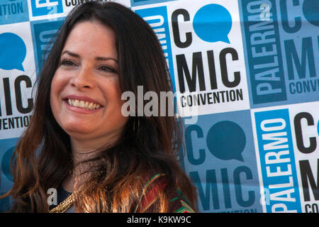 Palermo, Italien. 22 Sep, 2017. Holly Marie Combs, US-amerikanische Schauspielerin mit Piper Halliwell der TV-Serie "treghe, Host der Ehre der Palermo Comic Convention. Credit: Antonio Melita/Pacific Press/Alamy leben Nachrichten Stockfoto