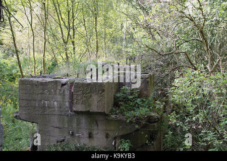 Trümmer, Schutt und beschädigte Beton. Der Zweite Weltkrieg Ruinen. Stockfoto