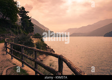 Ledro See in Italien ist der Blaue See genannt. Stockfoto