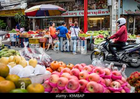 Obstmarkt, Flohmarkt, in Mangkon Rd, Chinatown, Bangkok, Thailand Stockfoto