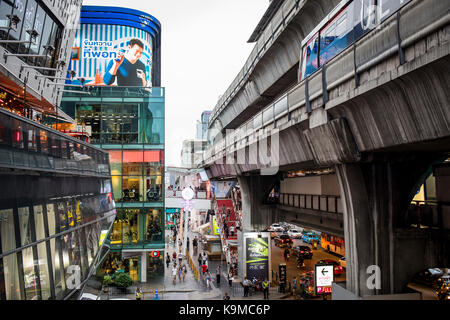 Rama I Straße, Einkaufsstraße, links Siam Square Einkaufszentrum, Bangkok, Thailand Stockfoto