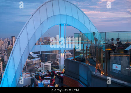 Red Sky Restaurant Auf Dem Dach. Bangkok. Thailand. Im obersten Stockwerk des Centara Grand Hochhauses im Stadtzentrum Stockfoto