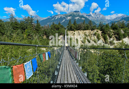 Traditionelle Bhutanischen hängenden Gehweg, Bhutan Brücke, über Illgraben, Naturschutzgebiet Pfynwald, Susten, Wallis, Schweiz Stockfoto