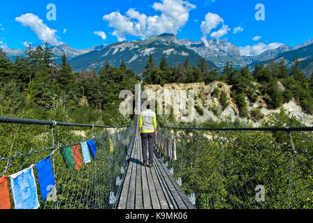 Traditionelle Bhutanischen hängenden Gehweg, Bhutan Brücke, über Illgraben, Naturschutzgebiet Pfynwald, Susten, Wallis, Schweiz Stockfoto