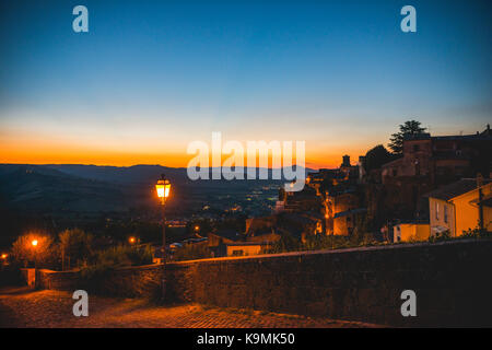Blick auf die Altstadt, Sonnenuntergang, Orvieto, Umbrien, Italien Stockfoto
