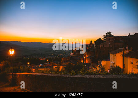 Blick auf die Altstadt, Sonnenuntergang, Orvieto, Umbrien, Italien Stockfoto