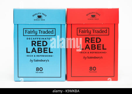 Sainsbury's Fair gehandelte Red Label Kaffee Pakete auf weißem Hintergrund Stockfoto