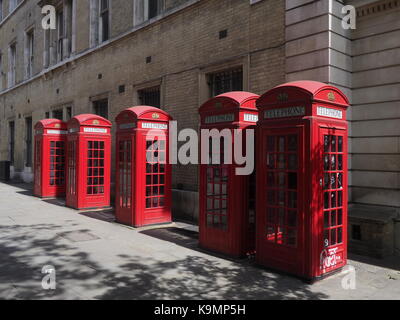 5K2 rote Telefonzellen Stockfoto