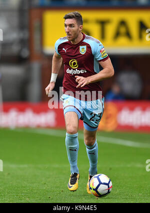 Burnley ist Stephen Ward während der Premier League Spiel im Turf Moor, Burnley. Stockfoto