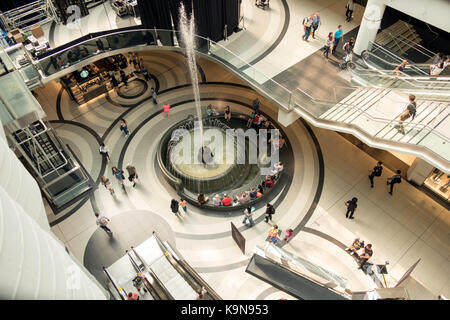 Ansicht von oben der Brunnen am Eaton Centre in Toronto, Ontario, Kanada Stockfoto