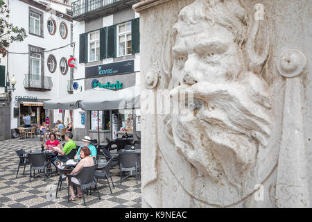 Straßenszene in Largo do Chafariz, Funchal, Madeira, Portugal Stockfoto