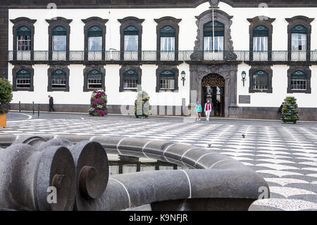 Praça do Municipio, im Hintergrund Rathaus, Funchal, Madeira, Portugal Stockfoto