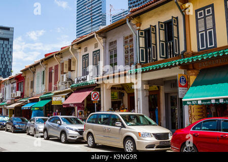 Singapur - September 7, 2017: restaurierte Geschäftshäuser entlang der Arabischen Straße in der muslimischen Enklave von Kampong Glam behalten ihre historischen kolonialen Architectura Stockfoto