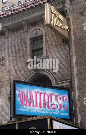 'Kellnerin' Festzelt an der Brooks Atkinson Theatre in Tmes Square, New York City, USA Stockfoto