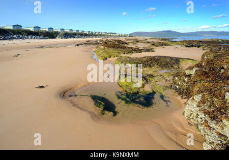 ROCK POOLS AUF EMBO Beach in der Nähe von Dornoch SUTHERLAND SCHOTTLAND GROSSBRITANNIEN Stockfoto