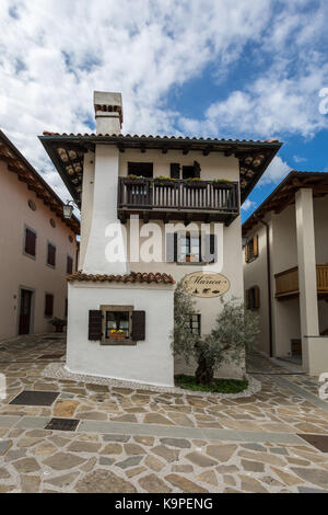 Das Haus von Marica, ein traditionelles Steinhaus in Smartno, goriska Brda, Slowenien Stockfoto