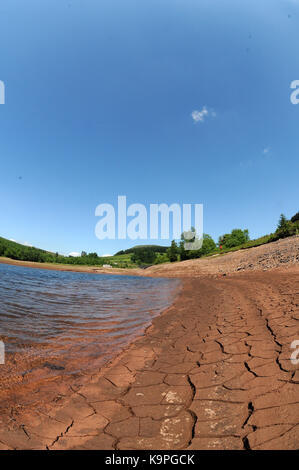 Dürre in Cantref Reservoir in Nant-Ddu, Pant, Powys, Wales. Stockfoto