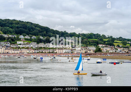 Boote an der Mündung des Flusses Teign, Teignmouth, Devon, England, Großbritannien Stockfoto