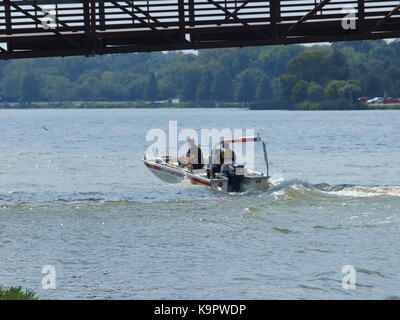 Dallas Feuerwehr Wasserrettung Einheit laufen am weißen Rock See-OL 58 Stockfoto