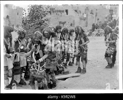 Die Hopi Snake Dance Zeremonie am Pueblo von Oraibi, Virginia, 1898 (CHS 4660) Stockfoto