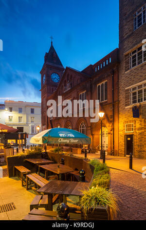 Nacht fällt in Brighton, East Sussex, England. Stockfoto
