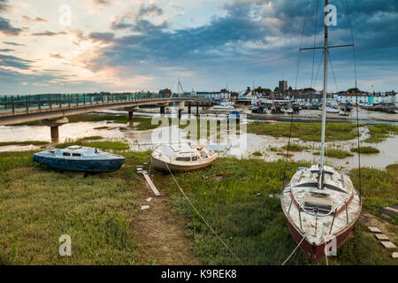 Sonnenuntergang auf dem Fluss Adur in Shoreham-by-Sea, West Sussex. Stockfoto