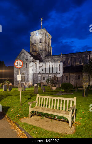 Abend an der Kirche St. Mary in Shoreham-by-Sea, West Sussex, England. Stockfoto