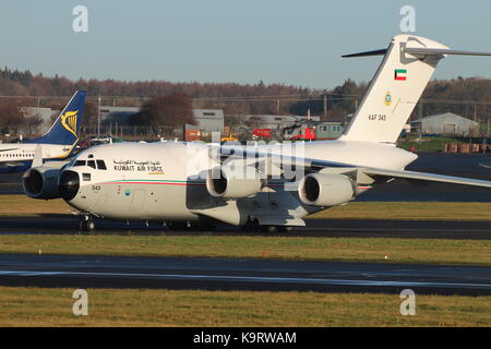 KAF 343, eine Boeing C-17A Globemaster III von der Kuwait Air Force betrieben, am Internationalen Flughafen Prestwick, Ayrshire. Stockfoto