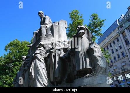 Statue des Dichters Mihaly Vörösmarty, Vörösmarty Platz (Vörösmarty ter), Budapest, Ungarn Stockfoto