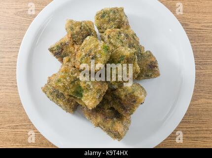 Draufsicht der gebratene chinesische Pfannkuchen oder gebratene Knödel gemacht Knoblauch Schnittlauch gedünstet Reismehl und Tapiokamehl. Traditionelle Küche von China. Stockfoto