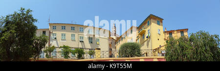 Panoramablick von Menton an der Côte d'Azur im Süden Frankreichs in der Nähe der italienischen Grenze Stockfoto