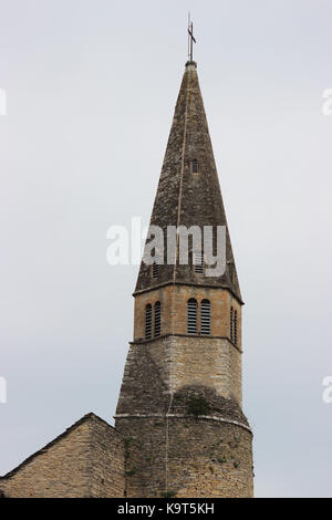 Französisches Dorf Cremieu und seine Festung Turm Stockfoto