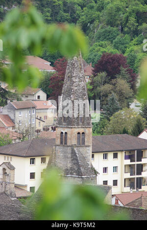 Mittelalterliche Kirche Kirchturm in Cremieu Stockfoto