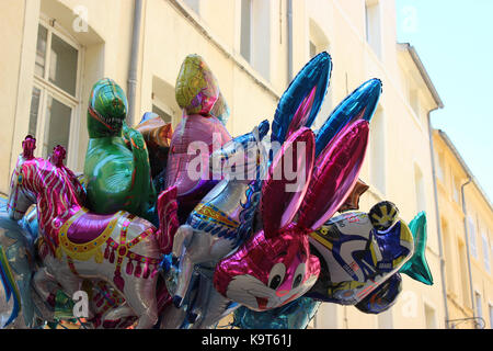 Aix-en-Provence-JUN 6: Verschiedene Formen von Luftballons mit Helium gefüllt, im Süden von Frankreich am 6. Juni 2015 in Aix-en-Provence, Frankreich Stockfoto