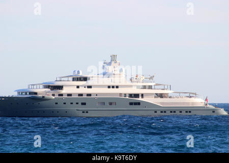 Luxus Yacht mit Hubschrauber auf der Rückseite Ansicht in Monaco Stockfoto