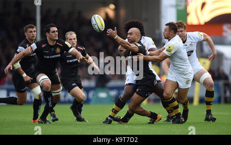 Wespen" Ashley Johnson und Exeter Olly Woodburn während der Aviva Premiership Match am sandigen Park, Exeter. Stockfoto