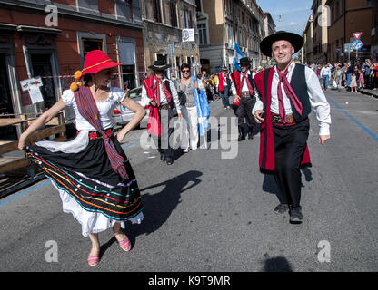 Rom, Italien. 23 Sep, 2017. Die 2. Auflage der San Lorenzo Karneval, ein Tag der Musik, der Kultur, der Sozialität und unerreichte unvergleichliche Integration mit den karibischen Karneval in Notting Hill, die jedes Jahr in London Credit: Patrizia Cortellessa/Pacific Press/Alamy leben Nachrichten Stockfoto