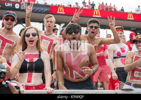 Houston, TX, USA. 23 Sep, 2017. Houston Cougars Fans bis vor Beginn der ein NCAA Football Spiel zwischen der Texas Tech-roten Räuber und der Universität von Houston Cougars bei tdecu Stadion in Houston, TX gefeuert. Texas Tech gewann das Spiel 27-24. Trask Smith/CSM/Alamy leben Nachrichten Stockfoto