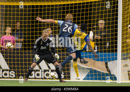 Vancouver, Kanada. 23. September 2017. Dominique Badji (14) von Colorado Rapids Kerben die binden Ziel in der ersten Hälfte. Erste Hälfte Score 1-1. Vancouver Whitecaps vs Colorado Rapids, BC Place Stadium. © Gerry Rousseau/Alamy leben Nachrichten Stockfoto