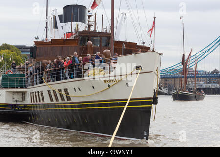 London, Vereinigtes Königreich. 23. September, 2017. 111 Jahre alte Sailing Barge Wasserstoff auf der Themse, die Tower Bridge. Die historische Holzachterbahn wurde 1906 erbaut und nun verpflichtet sich Chartered reisen. Rob Powell/Alamy leben Nachrichten Stockfoto