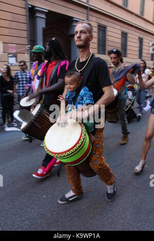 Rom, Italien. 23 Sep, 2017. Kulissen der multikulturellen San Lorenzo Karneval in Rom, die gekoppelt ist mit der Notting Hill Carnival in London. Credit: Gari Wyn Williams/Alamy leben Nachrichten Stockfoto