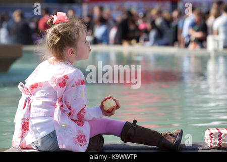 Trafalgar Square, UK. 24 Sep, 2017. Japan Matsuri 2017 fand in Trafalgar Square, London statt. Ein Festival der japanischen Kultur mit Essen, Musik, Tanz, Kampfkunst und vieles mehr. Das Festival ist jetzt in seiner 9. Jahr. Credit: Keith Larby/Alamy leben Nachrichten Stockfoto