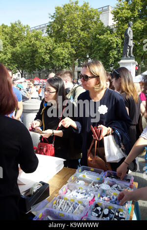 Trafalgar Square, UK. 24 Sep, 2017. Japan Matsuri 2017 fand in Trafalgar Square, London statt. Ein Festival der japanischen Kultur mit Essen, Musik, Tanz, Kampfkunst und vieles mehr. Das Festival ist jetzt in seiner 9. Jahr. Credit: Keith Larby/Alamy leben Nachrichten Stockfoto