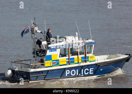 London, Vereinigtes Königreich. September 24rd, 2017. Warme, sonnige Wetter an der Thames Barrier heute in London. Die Metropolitan Police Bootsfahrten auf der Themse. Rob Powell/Alamy leben Nachrichten Stockfoto