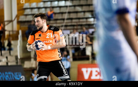 Leon, Spanien. 24. September, 2017. Johan Koch (Drehachse, Kadetten Schaffhausen) in Aktion während der Handball Match von 2017/2018 EHF Champions League zwischen CB Ademar Leon und Kadetten Schaffhausen im Sportzentrum am 24. September 2017 in Leon, Spanien. © David Gato/Alamy leben Nachrichten Stockfoto