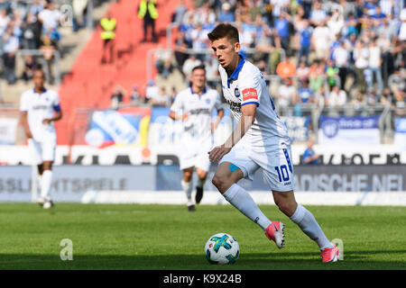 Karlsruhe, Deutschland. 24 Sep, 2017. Marvin Wanitzek (KSC) Einzelaktion, Freisteller. GES/Fussball/3. Liga: Karlsruher SC - FC Rot-Weiß Erfurt, 24.09.2017 - Fußball 3. Division: Karlsruher SC vs RW Erfurt, 24. September 2017 ------ | Verwendung weltweit Quelle: dpa/Alamy leben Nachrichten Stockfoto