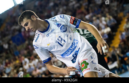 Leon, Spanien. 24. September, 2017. David Fernandez (Winger, CB Ademar Leon) während der Handball Match von 2017/2018 EHF Champions League zwischen CB Ademar Leon und Kadetten Schaffhausen im Sportzentrum am 24. September 2017 in Leon, Spanien. © David Gato/Alamy leben Nachrichten Stockfoto