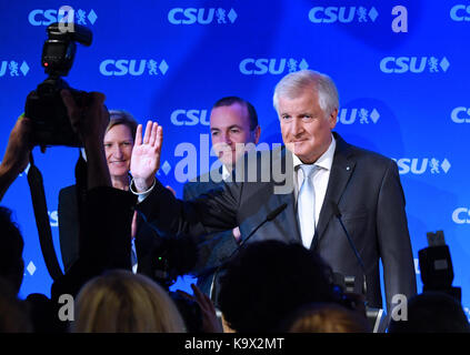 München, Deutschland. 24 Sep, 2017. CSU-Chef Horst Seehofer nach der ersten Hochrechnungen über das Ergebnis der Bundestagswahl in München, Deutschland, 24. September 2017. Credit: Peter Kneffel/dpa/Alamy leben Nachrichten Stockfoto